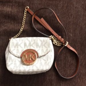 Cross body purse